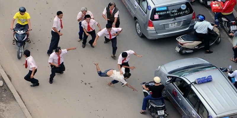 Mơ thấy đánh nhau hãy tiết kiệm để tránh khó khăn về tài chính